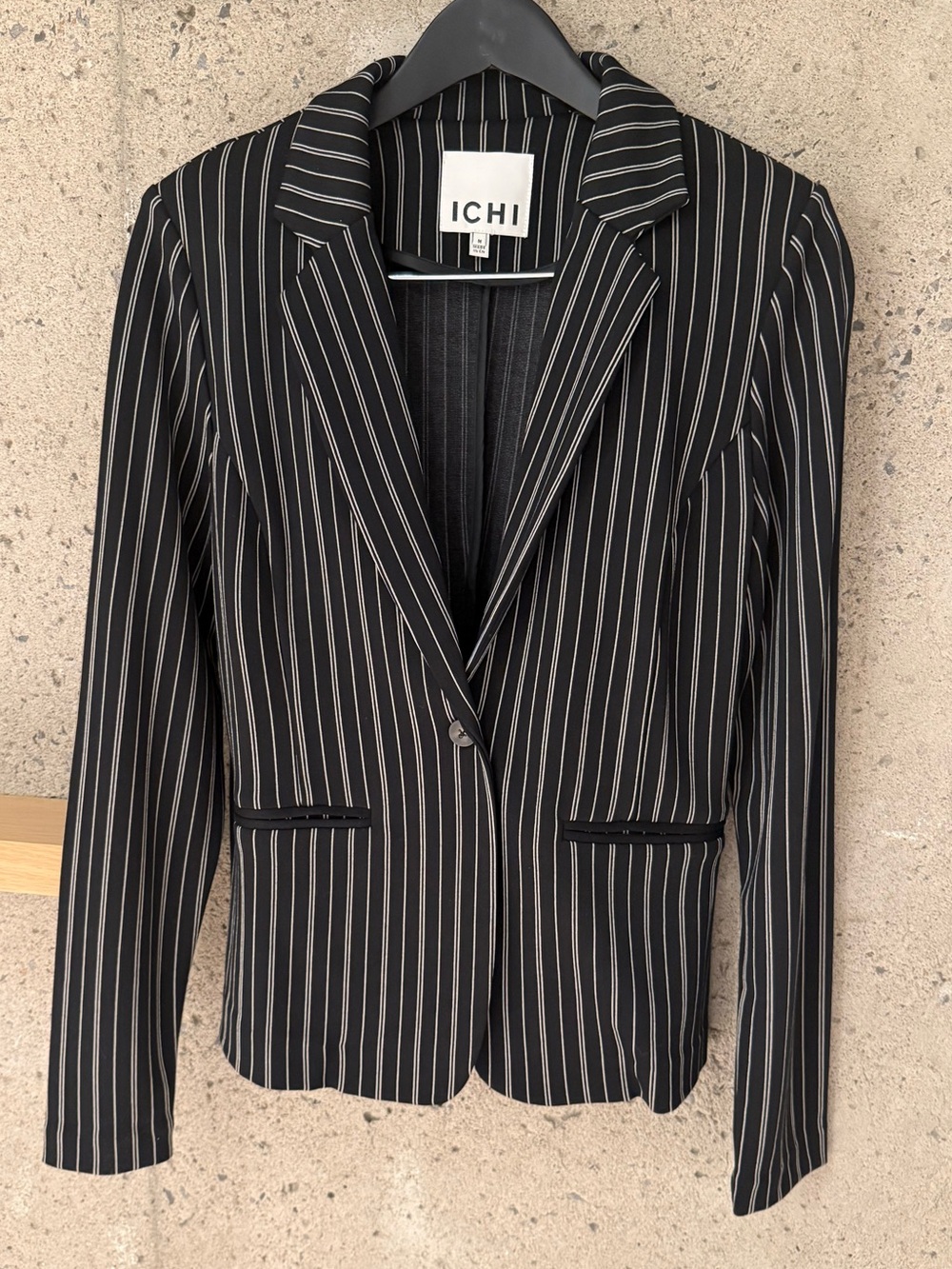 ICHI Black Striped Knit Semi-Fit Long Sleeve Blazer Size M